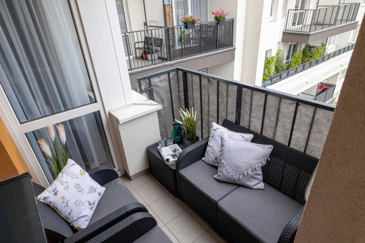 Osiedle Avia Harmonious Apartment With Balcony & Parking Cracow By Renters Prestige Cracóvia Exterior foto